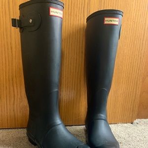 Women’s size 9 hunter boots